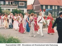 t20.16 - Feuerwehrfest 1985 - Ehrendamen mit Ehrenleutnant